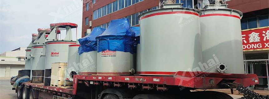 Flotation equipment is loaded onto the truck.jpg Flotation equipment is loaded onto the truck.jpg